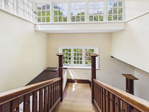 TOP FLOOR COMMUNAL LANDING- click for photo gallery